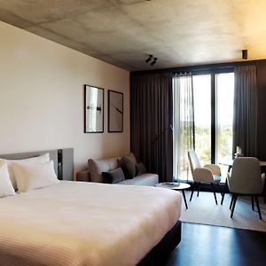 Deluxe Studio Destination A A la carte credit grazing box $25 mini bar credit